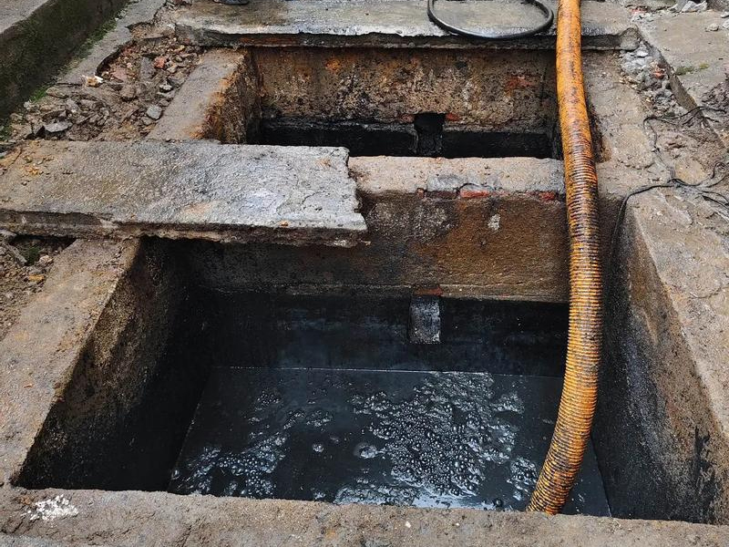 颐和路清理化粪池